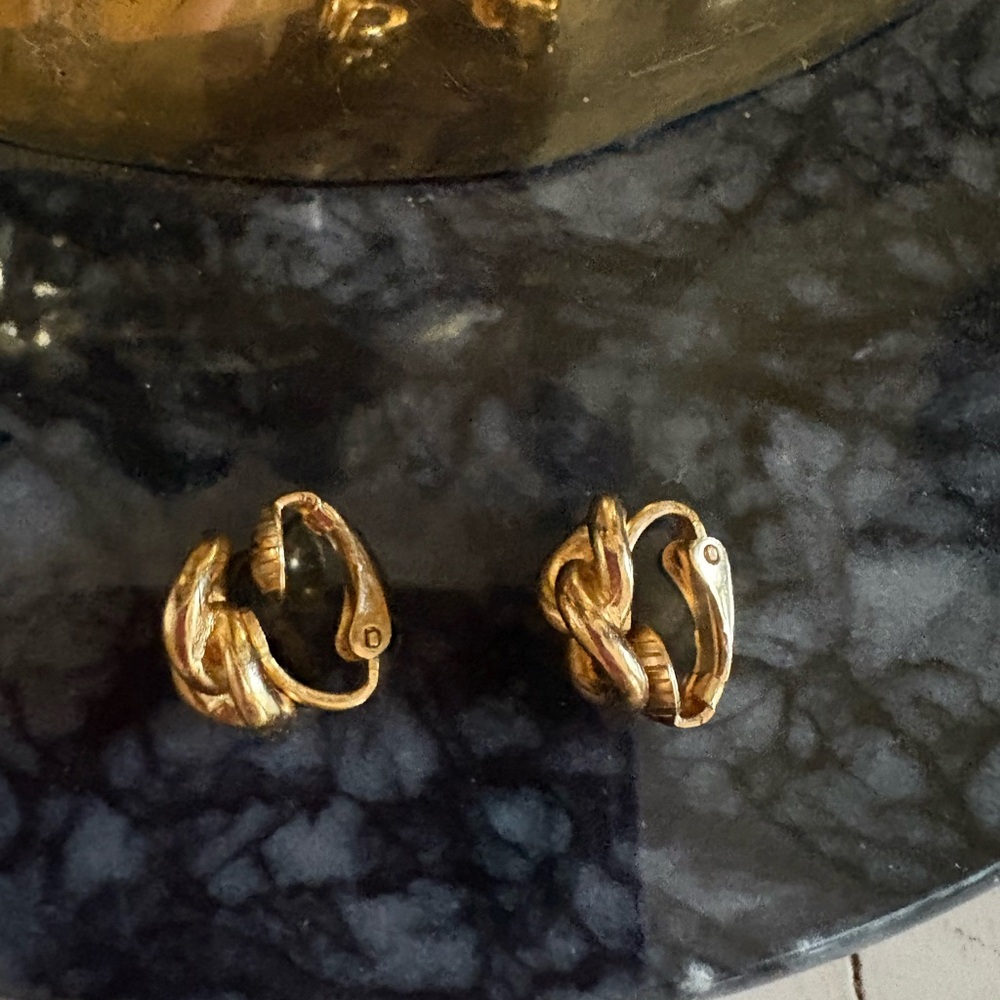 Christian Dior Vintage Gold Knot Stud Clip-On Earrings - Women Jewelry - Picture 4 of 11